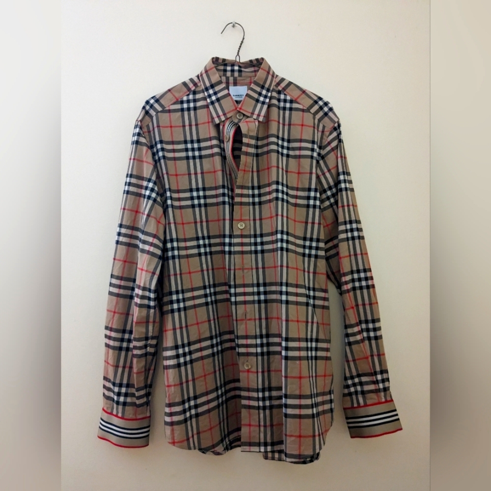 L Burberry Classic Button-up